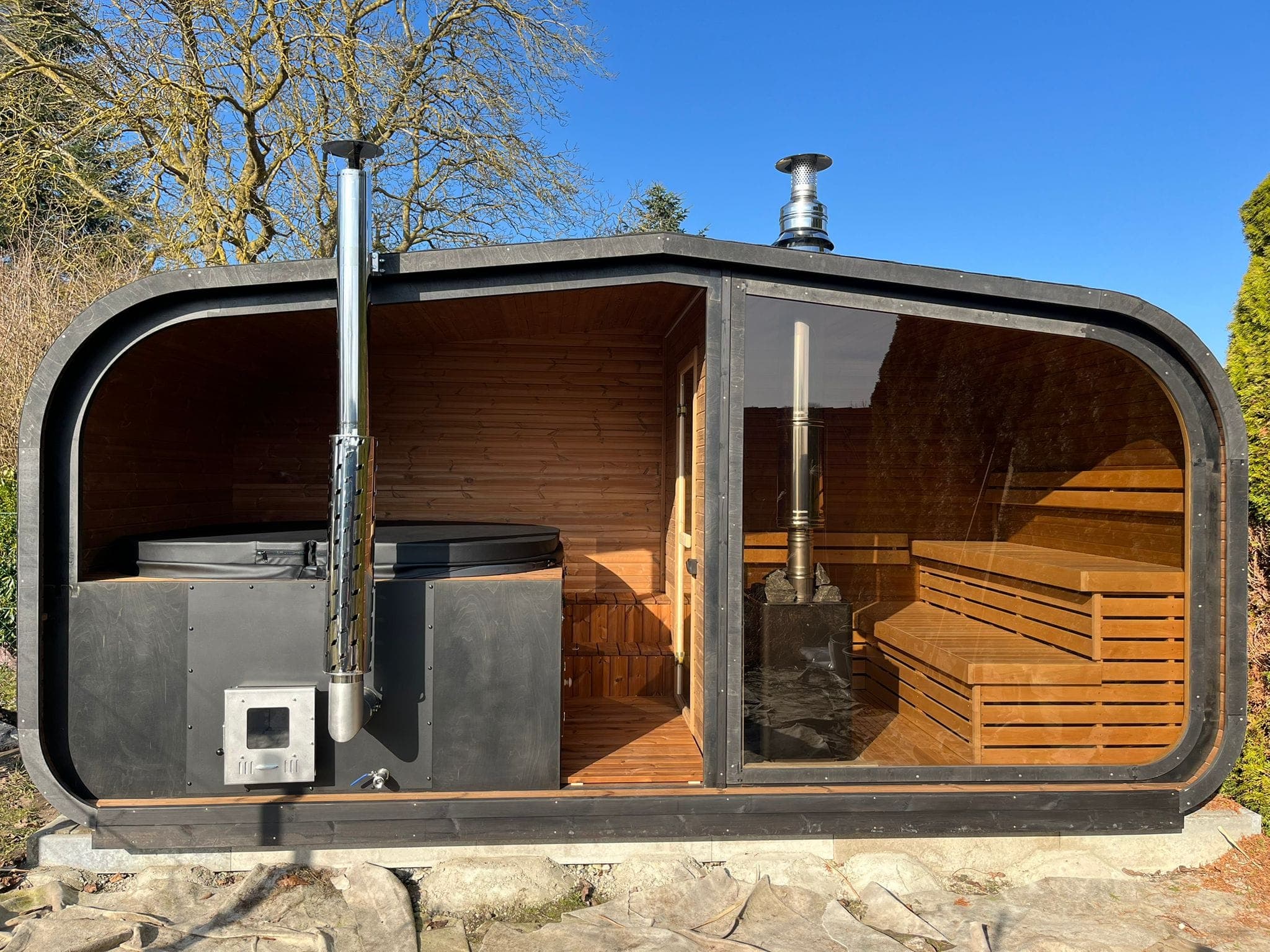 Wild Tubs hot tub + sauna combo, outdoor setting