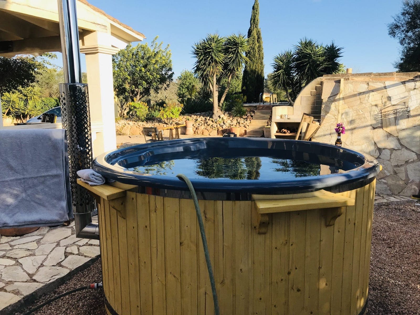 Wild Tubs round wooden hot tub