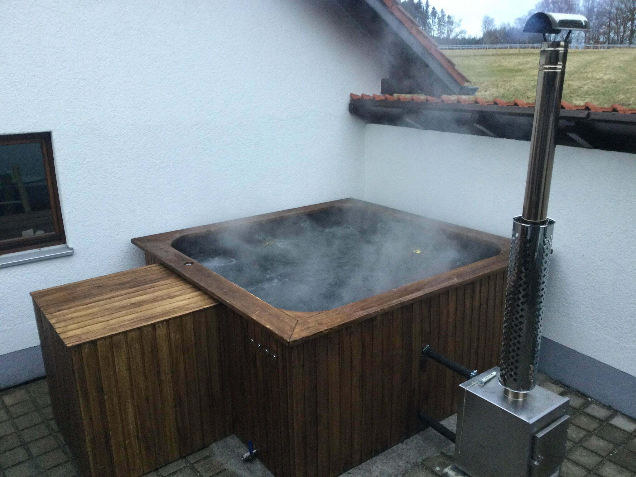 Square polypropylene hot tub